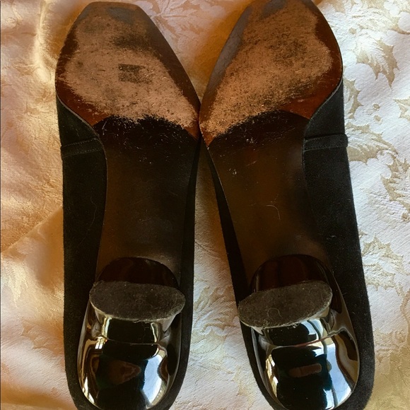 Stuart Weitzman blk suede pump low heel size 9AA. - Picture 2 of 10